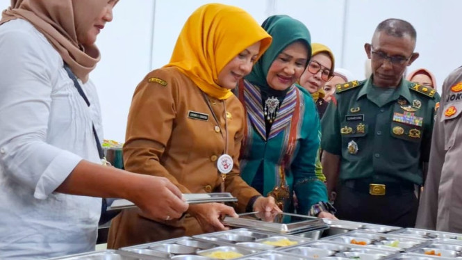 Plt Kadinkes Sidoarjo Lakhsmie meresmikan SPPG Magersari.