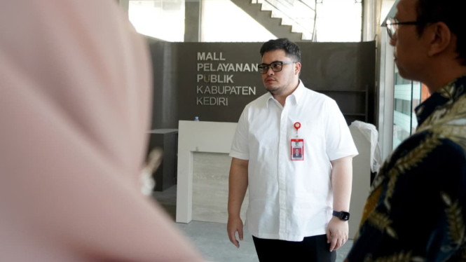 Bupati Kediri Hanindhito Himawan Pramana mengecek MPP.