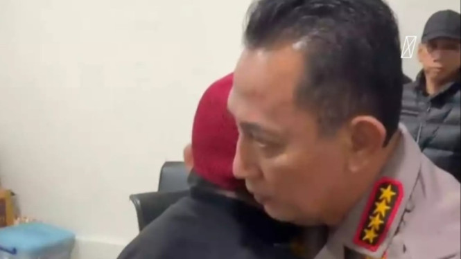 Kapolri Jenderal Sigit temui keluarga korban driver ojol.