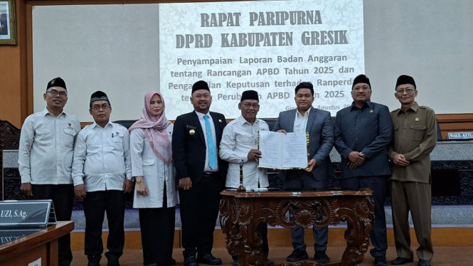 Rapat paripurna perubahan APBD Gresik 2025