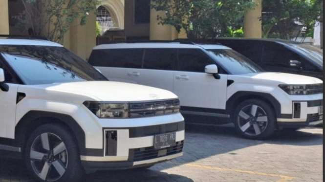 Mobil dinas pimpinan DPR Gresik yang baru.