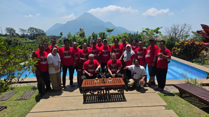 Jurnalis KOMPAK di sebuah vila di Trawas, Mojokerto.