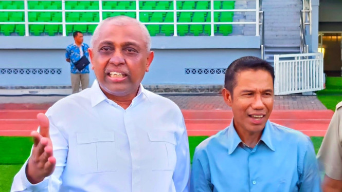 Sekjen PSSI Yunus Yusi dan Ketua PSSI Jatim Ahmad Riyadh.