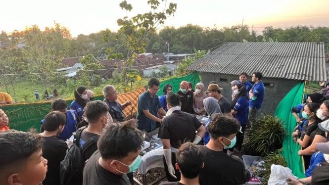 Kuburan misterius di Mojokerto dibongkar warga