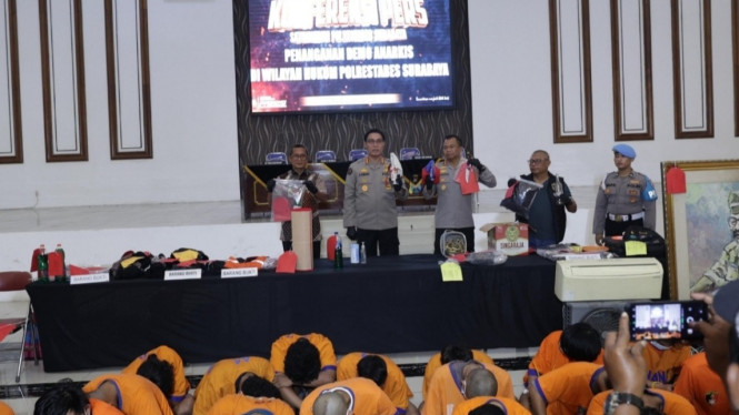 Polda Jatim merilis kasus kerusuhan Surabaya.