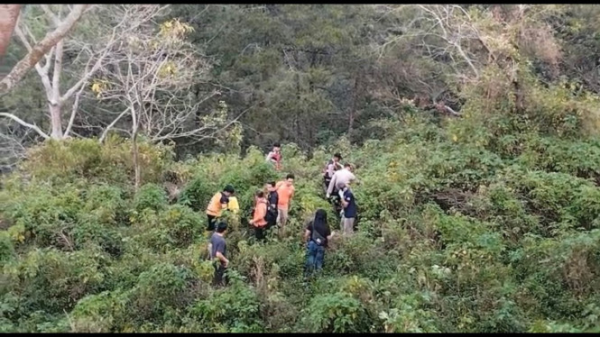 Polisi cari potongan tubuh manusia di jurang Pacet Mojokerto.