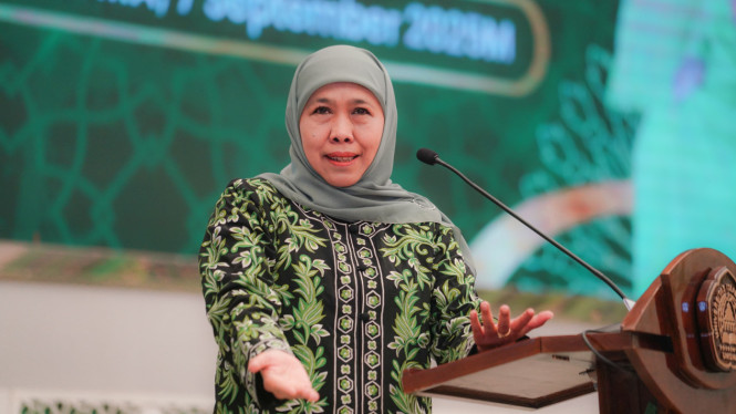Khofifah Indar Parawansa bersama Muslimat NU Kota Malang.