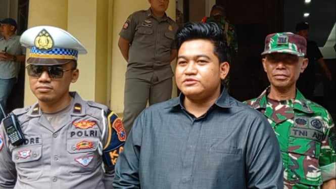 Ketua DPRD Gresik Syahrul Munir (Tengah).