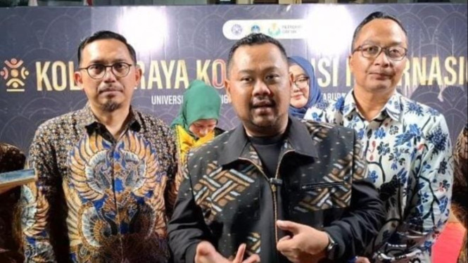 Bupati Gresik Fandi Akhmad Yani dan wakil bupati.