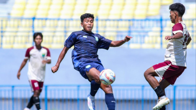 Uji Coba Gresik United Vs Persekabpas.