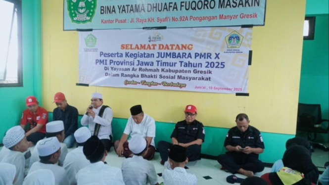 Penyerahan Sumbangan PMI Jatim ke Yayasan Ar-Rohmah