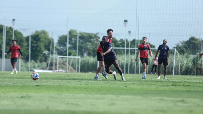 Tim Persik Kediri saat latihan.