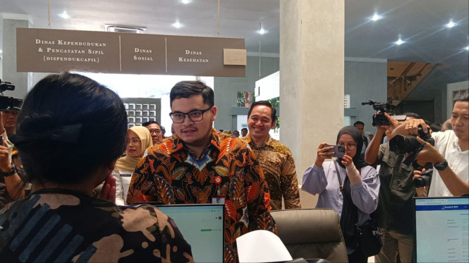 Bupati Kediri Mas Dhito meninjau pelayanan di MPP.