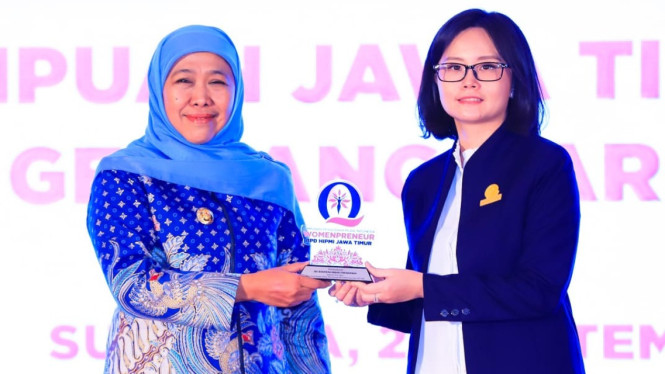 Gubernur Khofifah di Pelantikan HIPMI Womenpreneur.
