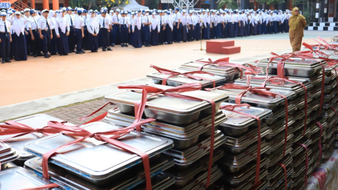 Penyaluran MBG di SMPN 1 Gresik.