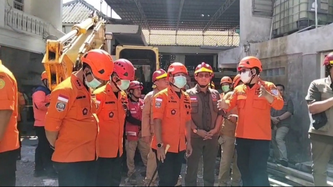 Kabasarnas dan Kepala BNPB di Ponpes Al Khoziny Buduran.