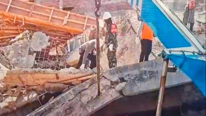 Pembongkaran reruntuhan di Ponpes Al Khoziny Buduran, Sidoarjo.