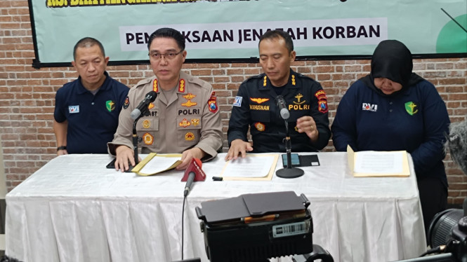 Konferensi pers di RS Bhayangkara Surabaya