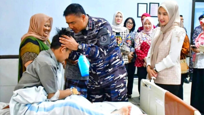 Danpuspenerbal menjenguk korban tragedi Al Khoziny.