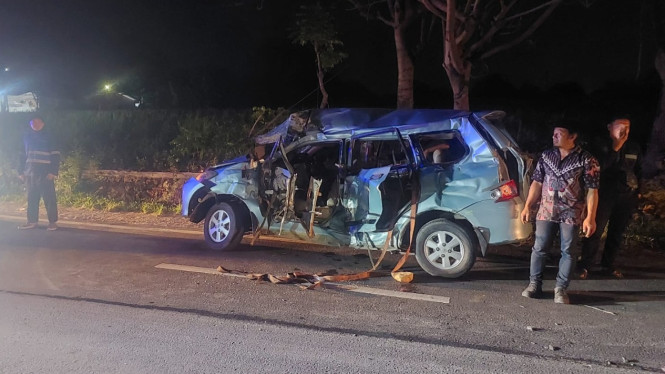 Mobil Avanza yang terlibat kecelakaan maut di Tuban.