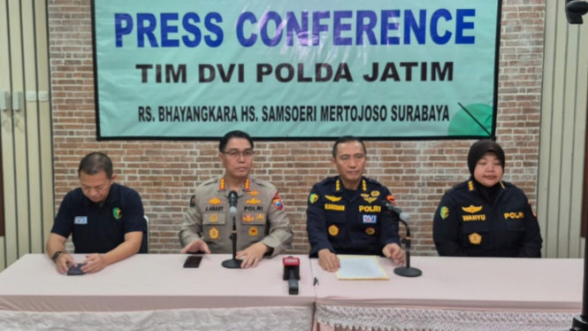 Konferensi pers di RS Bhayangkara Surabaya