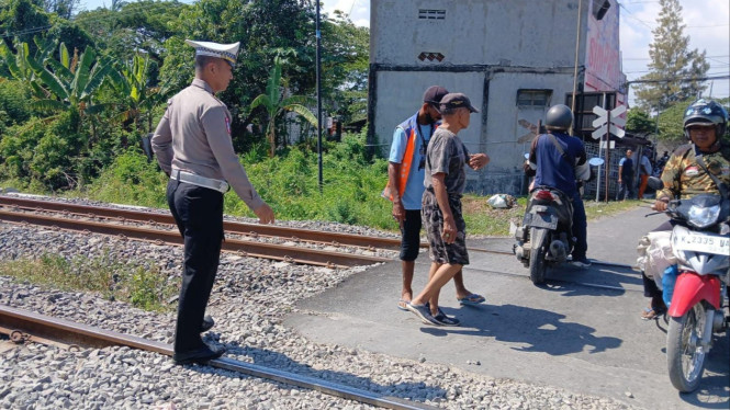 Lokasi Kakek Tertabrak Kereta di Lamongan.