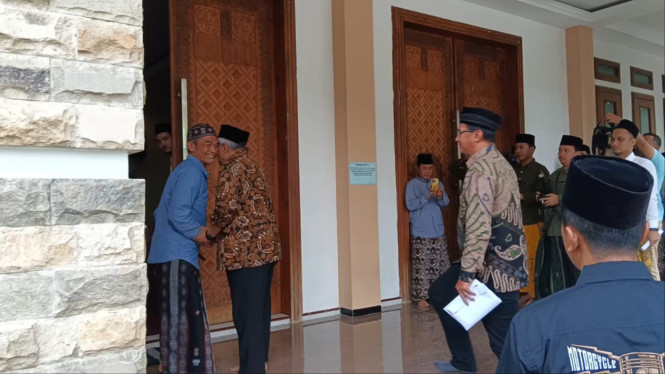 Rombongan Trans7 sowan ke Ponpes Lirboyo Kediri.
