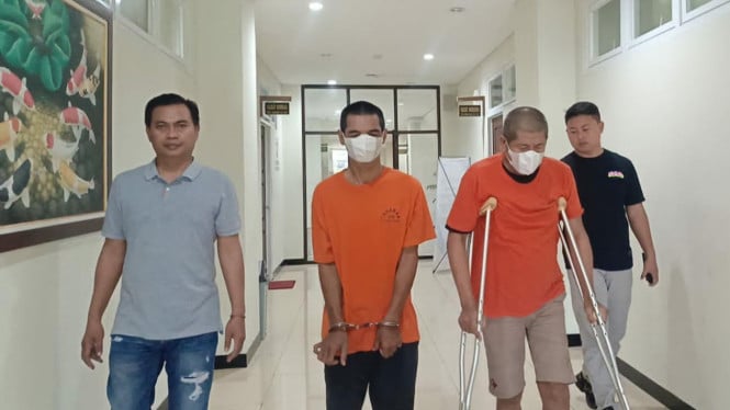 2 tersangka kasus narkoba di Polres Gresik.