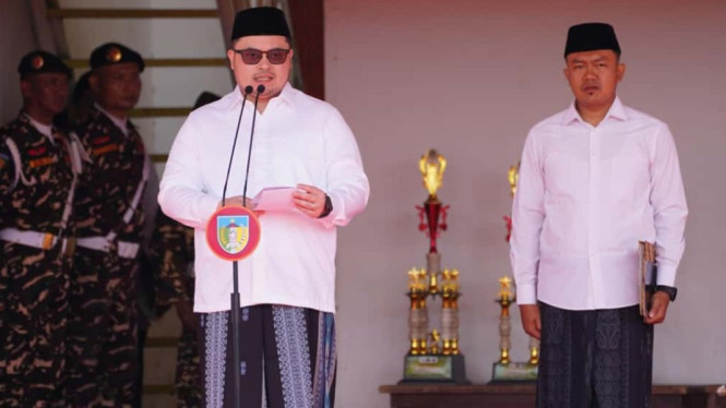 Bupati Kediri Hanindhito Himawan Pramana memimpin Apel Hari Santri di Stadion Canda Bhirawa, Kecamatan Pare