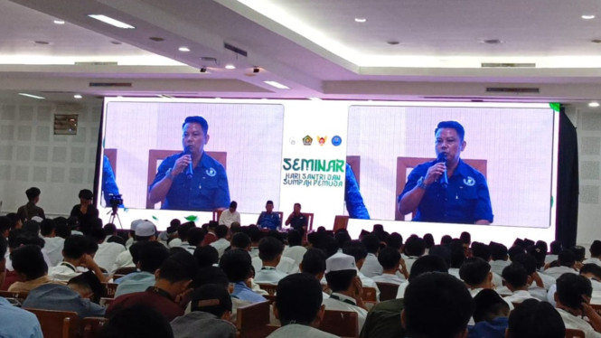 Seminar Hari Santri di Pesantren Wali Barokah Kediri.