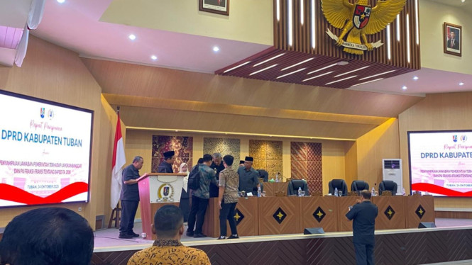Wabup Tuban Pingsan Saat Rapat Paripurna.