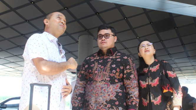 Bupati Kediri Hanindhito Himawan Pramana di Bandara Dhoho.