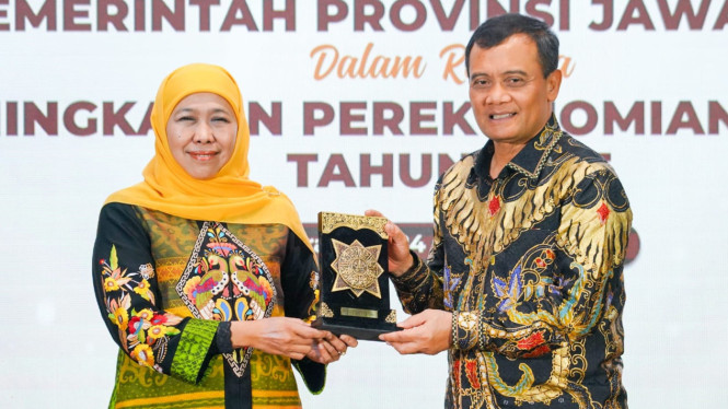 Gubernur Khofifah dan Gubernur Ahmad Luthfi.