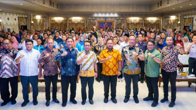 Bupati Gresik Fandi Akhmad Yani di acara sosialisasi KUR dan FLPP.