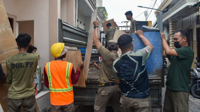 Proses Pemindahan Barang.