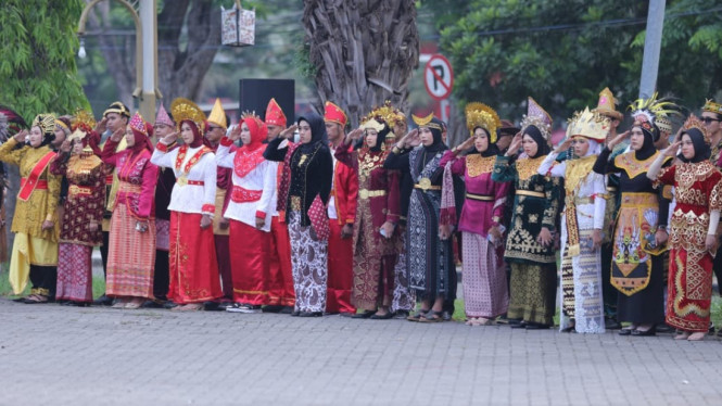 Peserta upacara peringatan Sumpah Pemuda di Kabupaten Gresik.