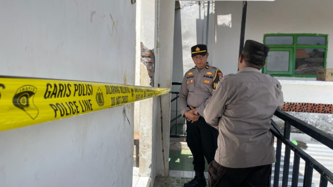 Bangunan asrama ponpes yang atapnya ambruk di Besuki, Situbondo.