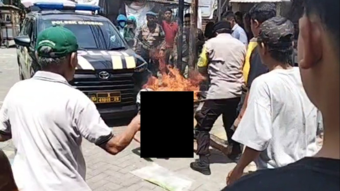 Maling motor terbakar di Surabaya.