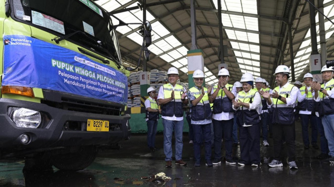 Dirut Pupuk Indonesia Rahmad Pribadi meninjau Petrokimia Gresik.