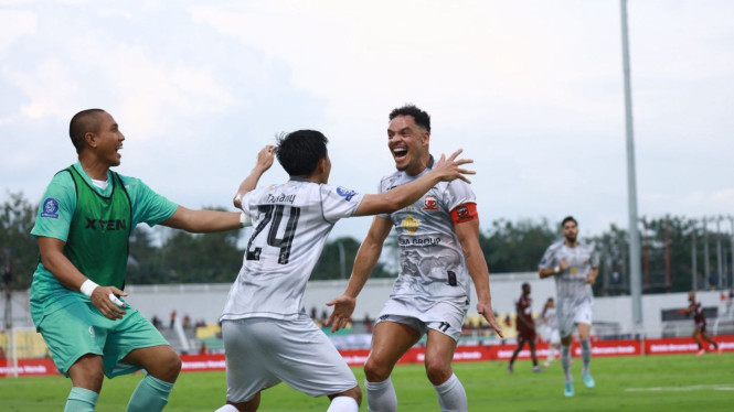 Taufany Merayakan Gol ke Gawang PSM.