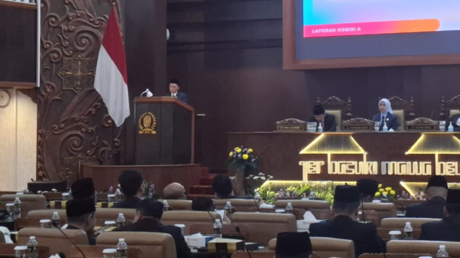 Anggota Komisi A DPRD Jatim Naufal Alghifary (di podium)