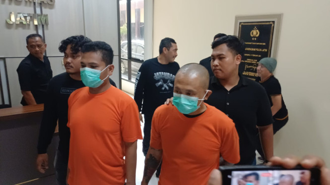 2 anggota komplotan