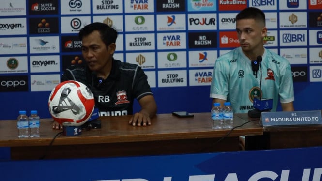 Rakhmat Basuki dan Jordy Wehrmann dalam Jumpa Pers.