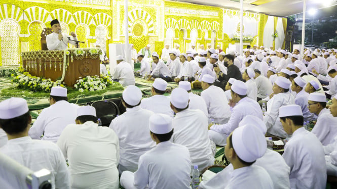 Bonek-Bonita doa bersama Wali Kota Surabaya Eri Cahyadi.