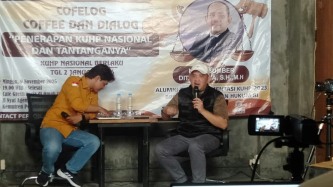 Praktisi Hukum Dita Aditya (Kanan).