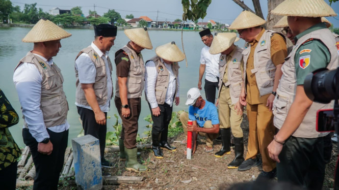 Pemasangan Tanda Batas di Desa Mojotengah.