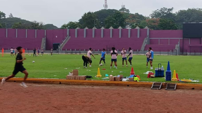 Pemain Persik Kediri latihan di Stadion Brawijaya.