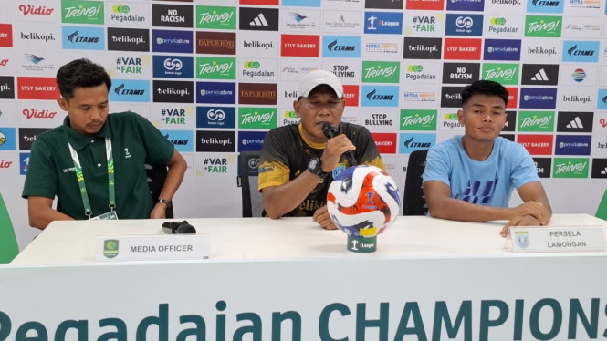 Asisten Pelatih Persela Ragil Sudirman.