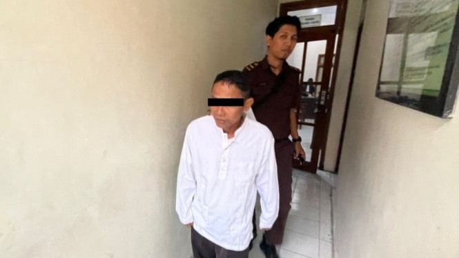 Terdakwa persetubuhan anak di bawah umur di PN Mojokerto.