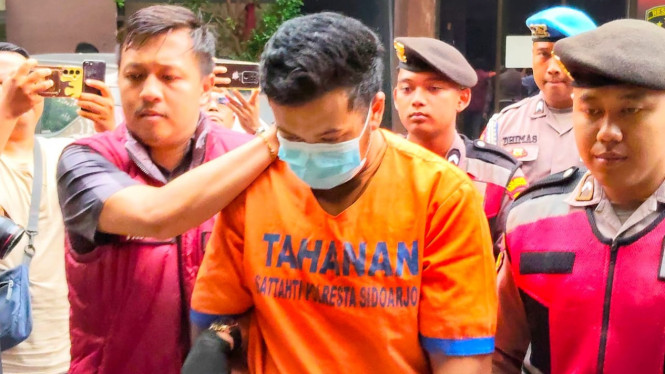 Tersangka pembunuh wanita open BO di Sidoarjo.